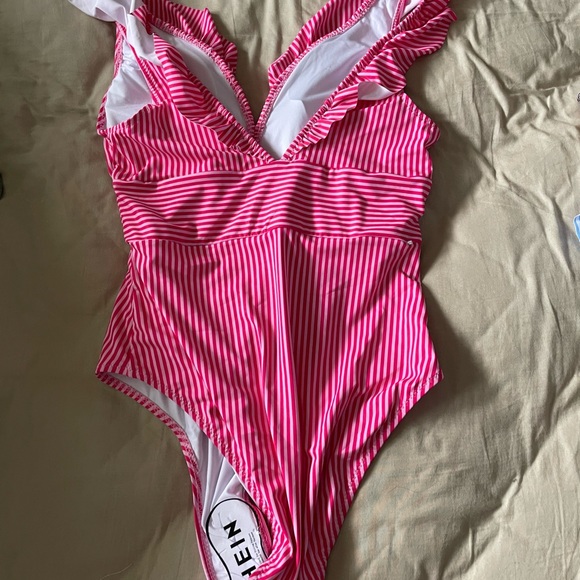 Pink one piece swimsuit - Picture 3 of 4